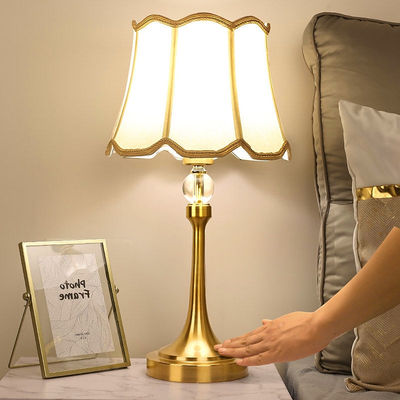 Light Luxury Table Lamp Touch Sensing Bedside Lamp Warm And Permanent Lamp Modern And Simple Nordic Master Bedroom Bedside Lamp