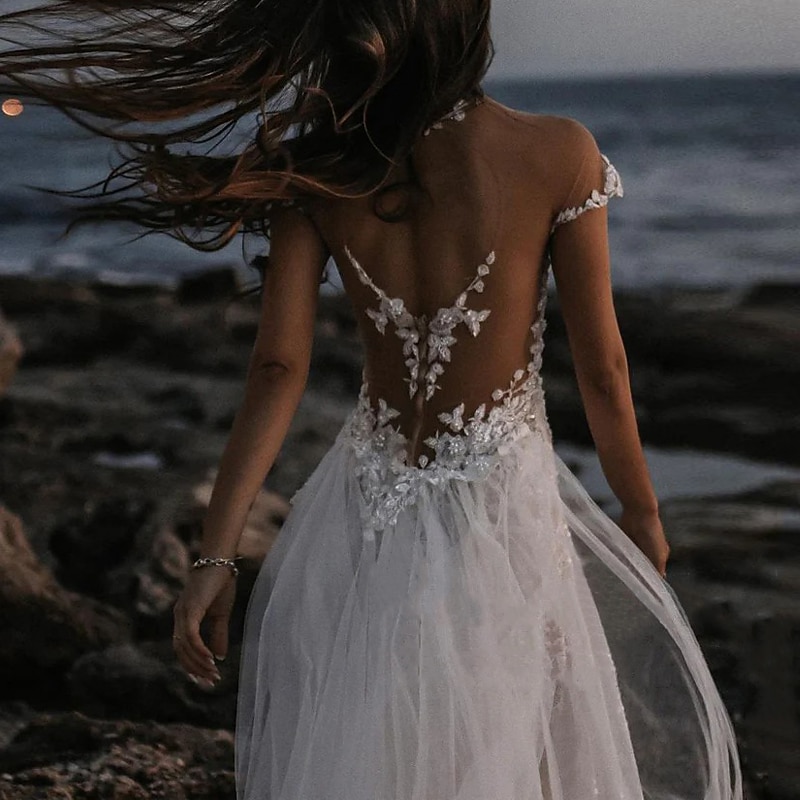 Beach Open Back Boho Wedding Dresses A-Line Off Shoulder Cap Sleeve Court Train Lace Bridal Gowns With Appliques Solid Color3
