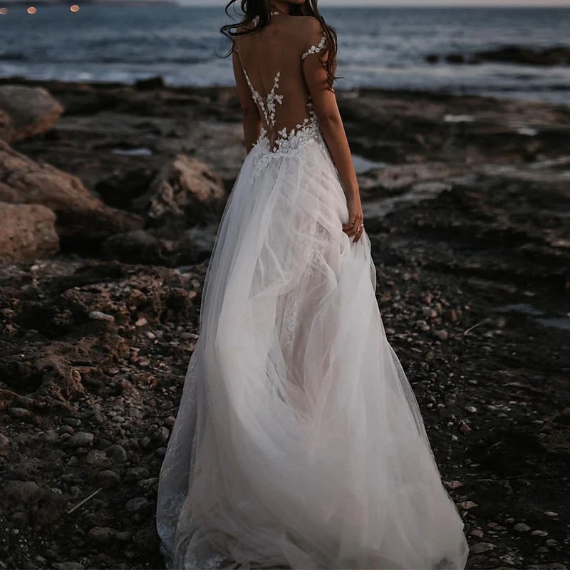 Beach Open Back Boho Wedding Dresses A-Line Off Shoulder Cap Sleeve Court Train Lace Bridal Gowns With Appliques Solid Color2