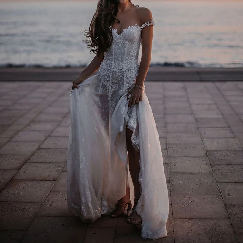 Beach Open Back Boho Wedding Dresses A-Line Off Shoulder Cap Sleeve Court Train Lace Bridal Gowns With Appliques Solid Color4