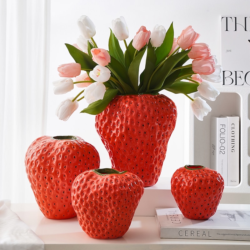 Cute Red Strawberry Decorative Home Vase Creative Resin Material Handmade Handicraft Vase Suitable for Flower Hydroponics Home and Restaurant Flower Decoration Decoration