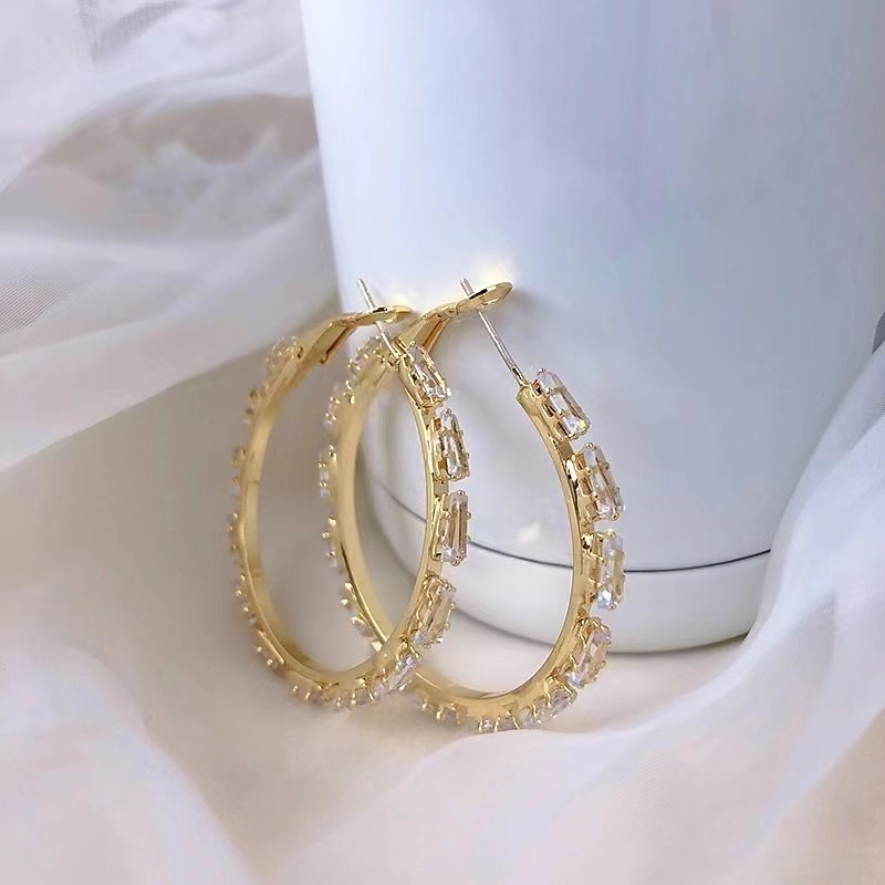 Women's Hoop Earrings Classic Precious Personalized Stylish Luxury Korean Earrings Jewelry White / Gold For Wedding Party Holiday Prom Festival 1 Pair2