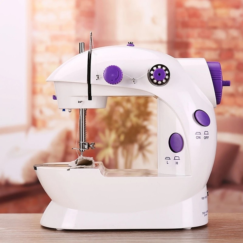 Sewing Machine, Mini Sewing Machine, Portable Night Light Pedal Straight, Electric Multi-functional Household Sewing Machine