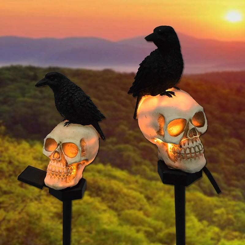 Halloween Outdoor Solar Garden Lights Resin Garden Landscape Insert Skull Crow Atmosphere Decorative Lights Waterproof Halloween Patio Lawn Decoration2