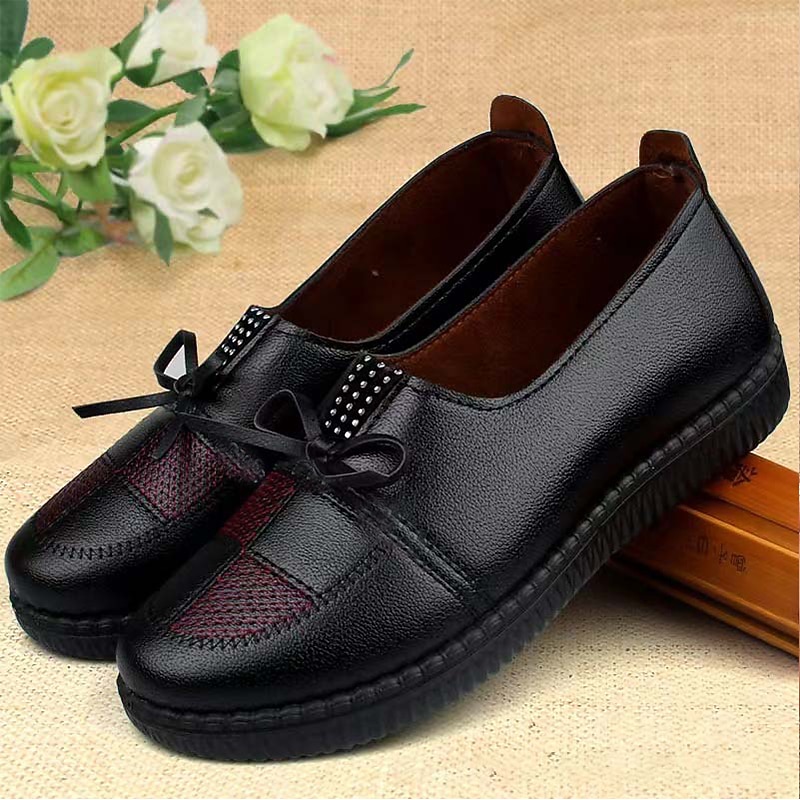 Women's Soft Sole Slip-On Casual Loafers – Lightweight PU Leather Flats with Lace Detail for Walking, Travel & Everyday Wear2