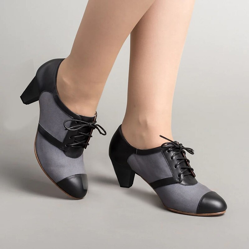 Women's Vintage Two-Tone Oxford Shoes - Classic Lace-Up Low Heel for Retro Office or Casual Wear 7