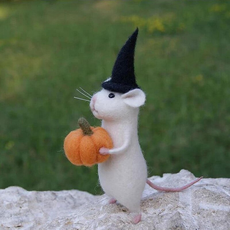 Halloween Mouse with Pumpkin, Christmas Mouse with a Gift,Cute Felt Mouse Ornament Needle Felting Mouse, Birthday Mouse, Needle Felting Kit, No Finished DIYKit Pack, Needle Felting Miniature 10