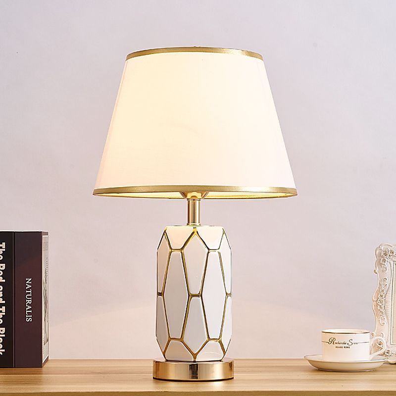 Hand-Painted Gold Glazed Ceramic Table Lamp Gorgeous Bedroom Bedside Lamp with Barrel-Shaped Lampshade Traditional Vase Bedroom Desk Lamp 47 * 30 Cm 85-265V3