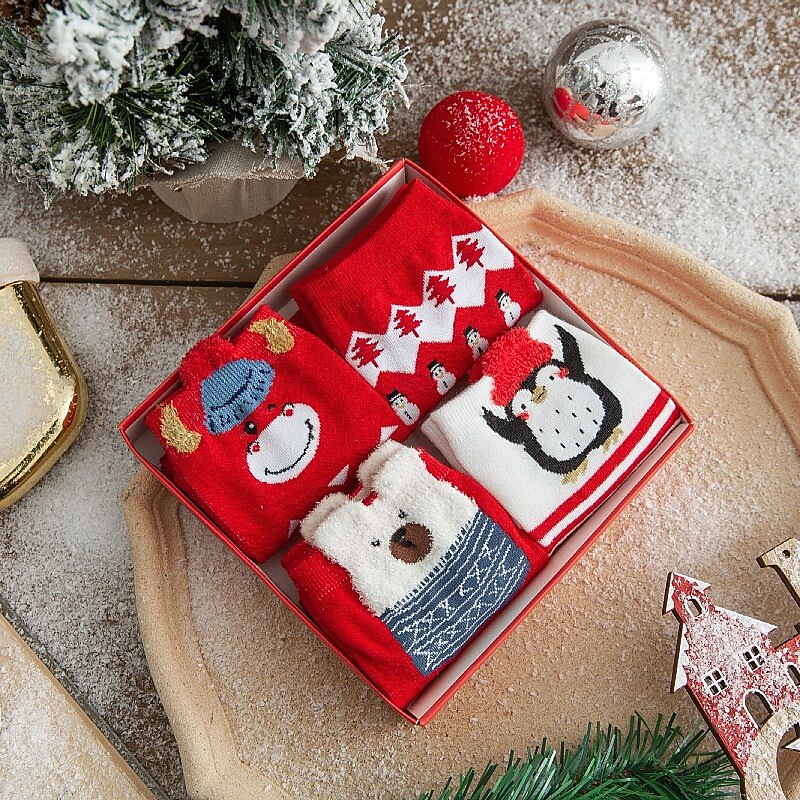 Autumn And Winter New Product Cartoon Christmas Socks Gift Box 4 Pair Deer Medium Tube Cotton Socks Primordial Year Red Medium Tube Socks for Christmas Gifts