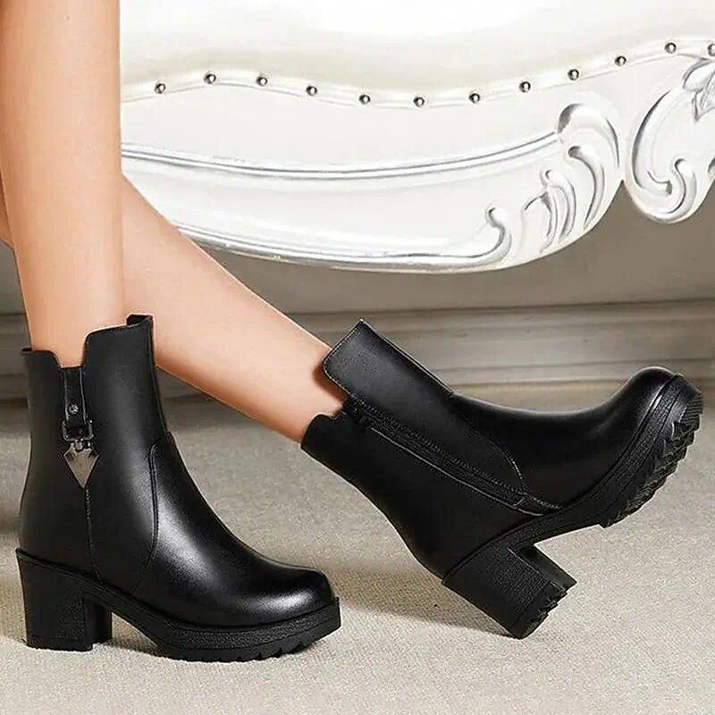 Women's Black Ankle Winter Boots with Faux Fur Lining, Chunky Heel, and Metal Buckle Detail – Warm and Durable Snow Boots2