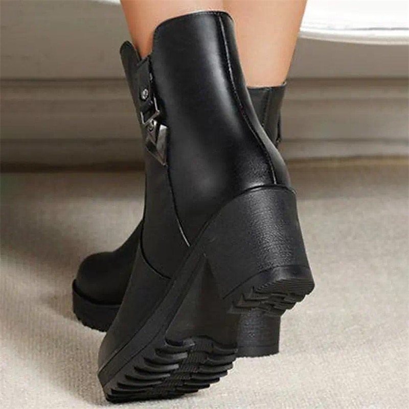 Women's Black Ankle Winter Boots with Faux Fur Lining, Chunky Heel, and Metal Buckle Detail – Warm and Durable Snow Boots3