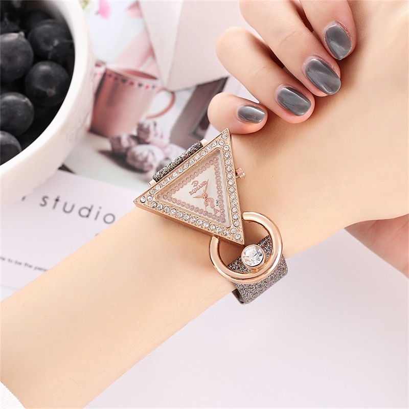 5pcs/set Women's Watch Luxury Triangle Pointer Quartz Watch Shiny Rhinestone Analog Wrist Watch & Jewelry Set, Gift For Mom Her4