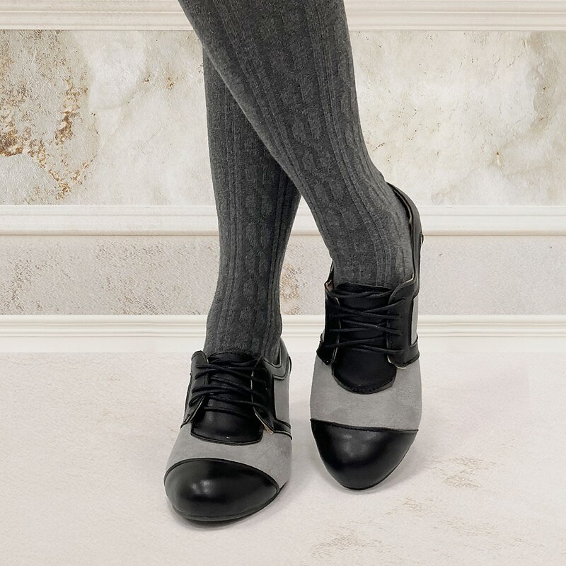 Women's Vintage Two-Tone Oxford Shoes - Classic Lace-Up Low Heel for Retro Office or Casual Wear 6