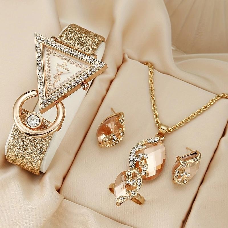 5pcs/set Women's Watch Luxury Triangle Pointer Quartz Watch Shiny Rhinestone Analog Wrist Watch & Jewelry Set, Gift For Mom Her