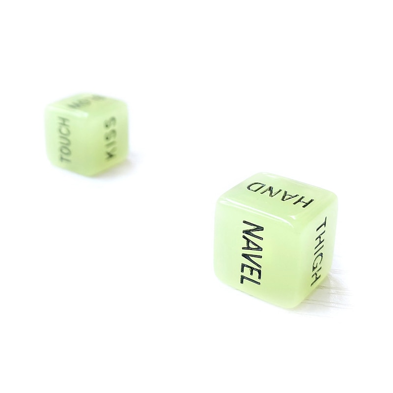 Glowing At Night Fun English Characters Dice Dice Dice Sieve Float Carving Effect Toys Valentine's Day2
