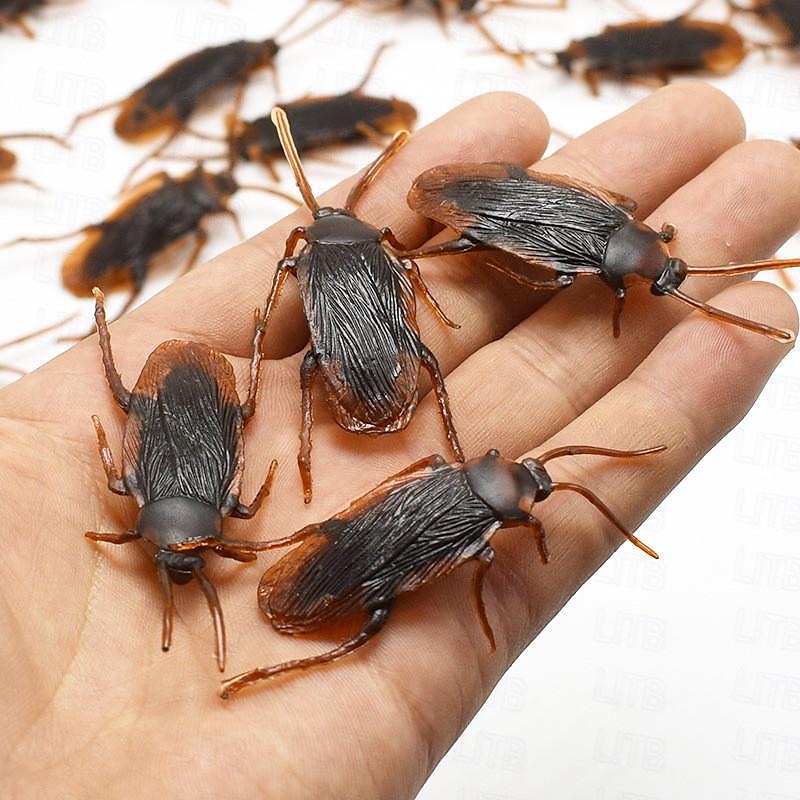 12pcs Realistic Simulation Plastic Fake Cockroach Roach Novelty Bugs Joke Toys For April Fool's Day