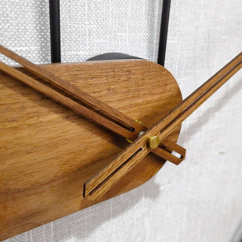 Wall Clock Metal Walnut Pointer Retro Simple Creative Light Luxury Nordic Wall Clock Home Kitchen Office Classroom School 53 60 cm3