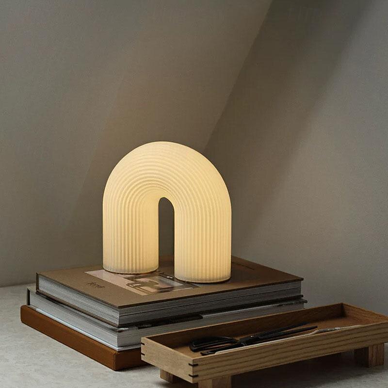 Table Lamp Creative Bedside Table Lamp Modern Minimalist Bedside Table Lamp Bedroom Living Room Study Bedside Lamp Decorative Small Table Lamp Bedside Lamp 110-240V3