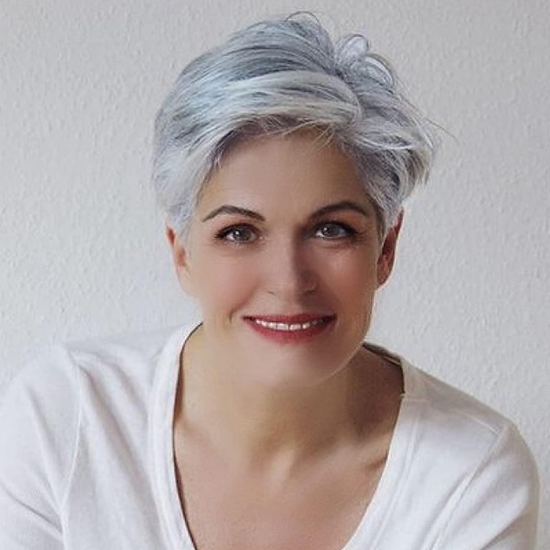 Short Grey Wigs Pixie Cut Wigs with White Bangs Straight Layered Synthetic Hair Wigs for Women (Grey Mixed White with White Bangs)