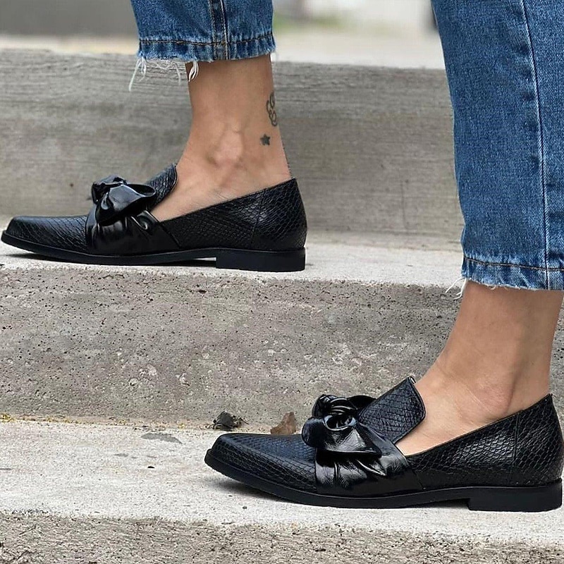 Women's Black Faux Leather Loafers with Bow Detail – Stylish Flat Shoes with Snake Print Texture for Casual and Everyday Wear4