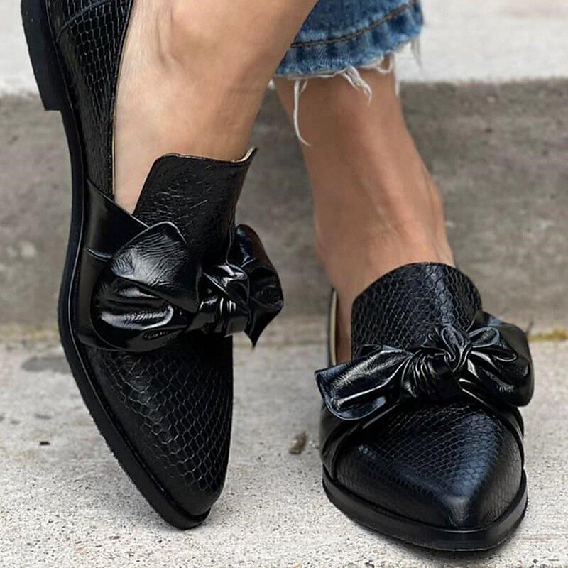 Women's Black Faux Leather Loafers with Bow Detail – Stylish Flat Shoes with Snake Print Texture for Casual and Everyday Wear3