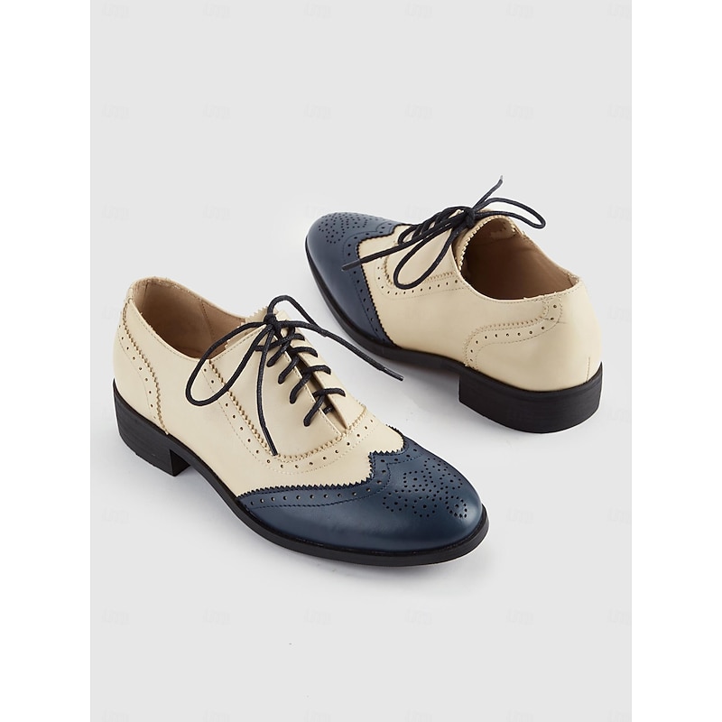 Women's Two-Tone Wingtip Brogue Oxford Shoes in Cream and Navy for Vintage and Formal Wear3