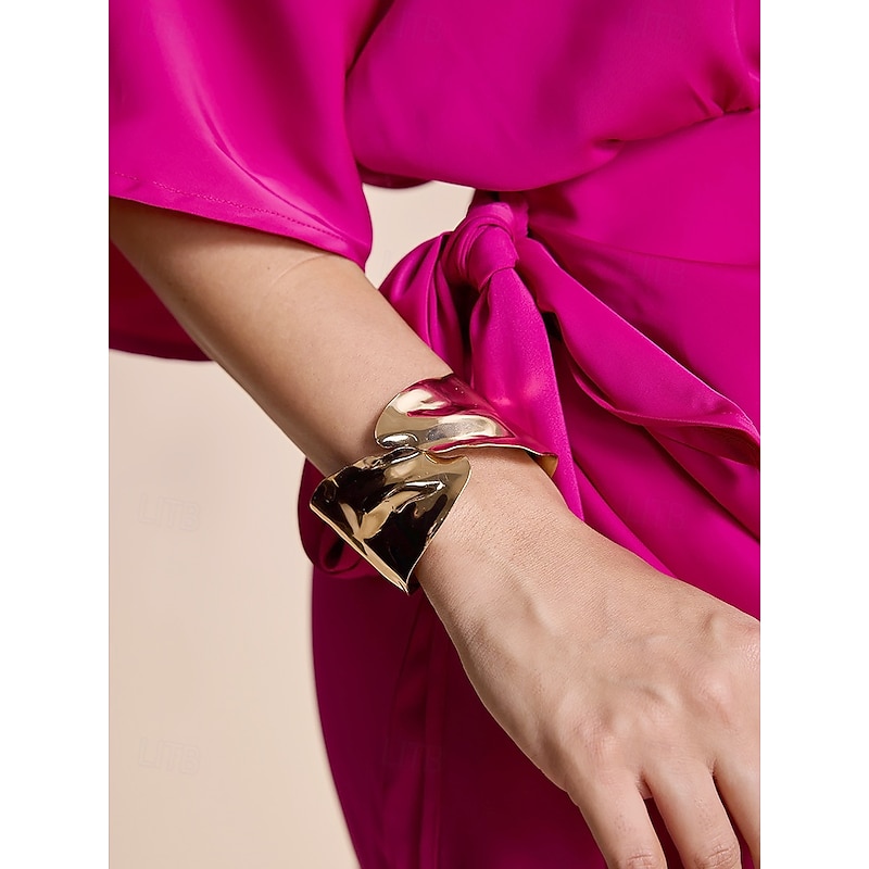 Gold Plated Iron Wavy Cuff Bracelet – Bold and Elegant Statement Jewelry for Women3