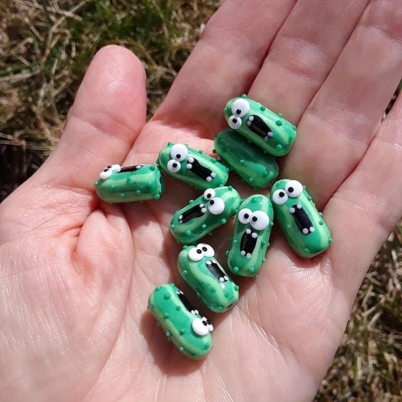 10 PCS Fun Screaming Pickles - Perfect Home Decor & Gift for Foodies and Pickle Enthusiasts, PVC, No Batteries Required2