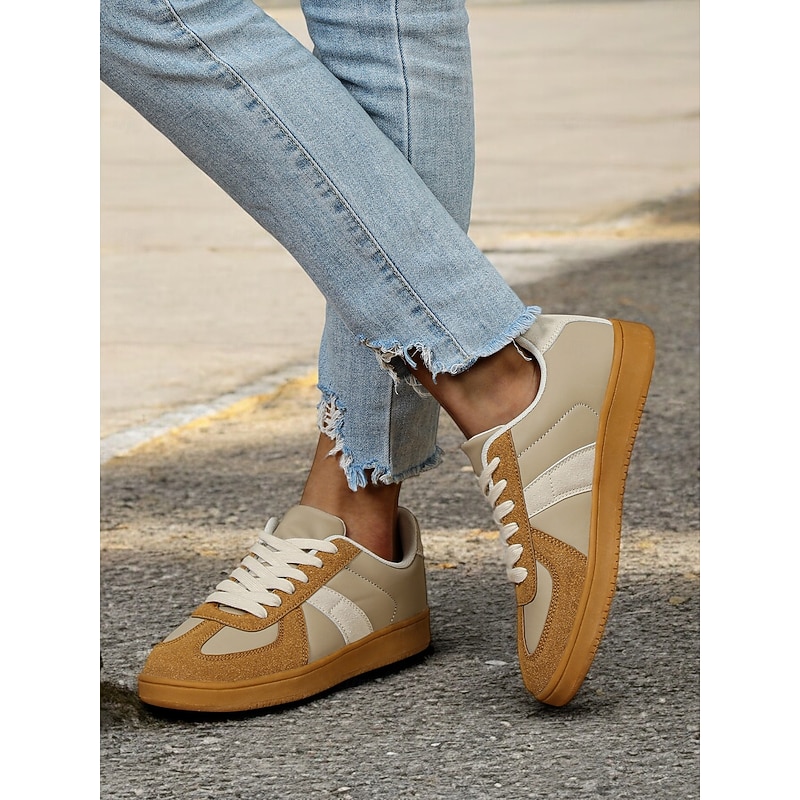 Men's Red and White Retro Style Athletic Sneakers with Suede Details and Comfortable Rubber Sole for Casual Wear and Sports 7