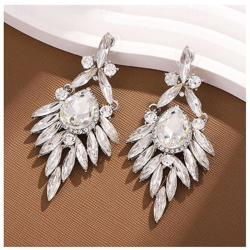 Elegant Women's Emerald Green Crystal Statement Earrings - Glamorous Drop Earrings for Weddings, Parties, and Formal Occasions3