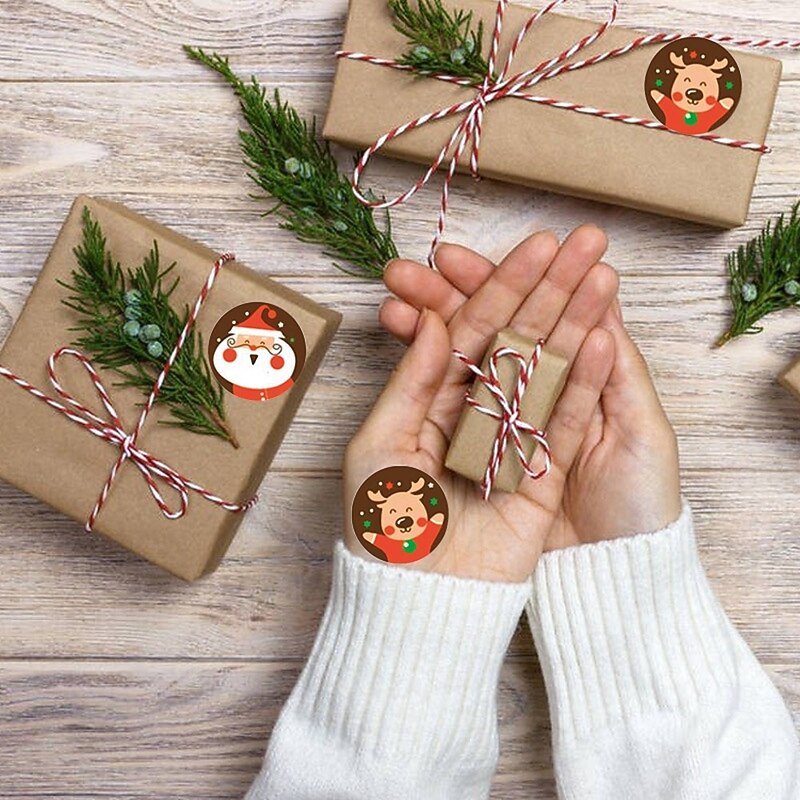 500pcs Merry Christmas Stickers Christmas Theme Seal Labels Stickers For DIY Baking Package Envelope Stationery Decoration Adhesive labels Happy Christmas Decorative labels Children's Toys Gift4