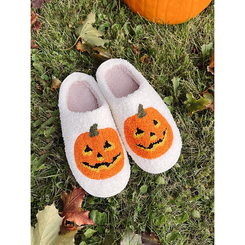 Halloween-Themed Cozy Fleece Slippers for Women with Pumpkin and Skull Patterns – Fun Indoor Footwear for Fall and Halloween Parties4