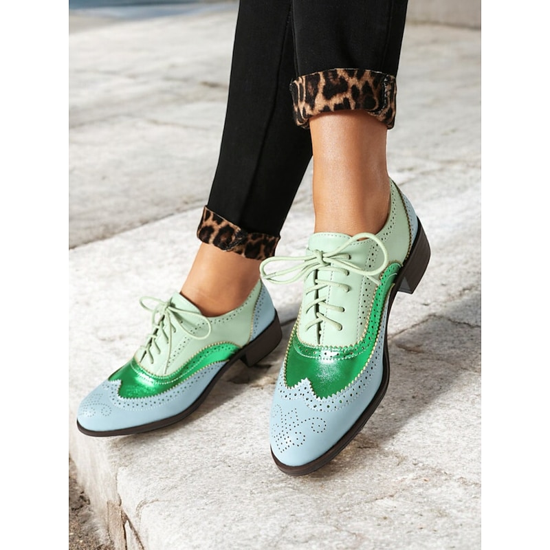 Women's Red and Black Patent Leather Oxford Shoes with Brogue Detailing – Vintage-Style Lace-Up Formal Shoes for Business and Casual Wear2