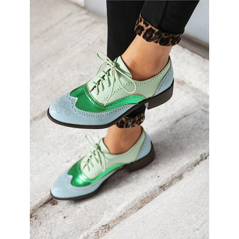 Women's Red and Black Patent Leather Oxford Shoes with Brogue Detailing – Vintage-Style Lace-Up Formal Shoes for Business and Casual Wear3