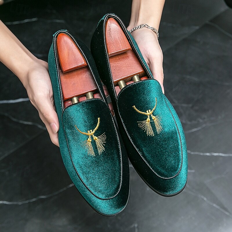 Men's Green Velvet Loafers with Gold Embroidery – Luxurious Slip-On Shoes for Formal Events and Weddings3