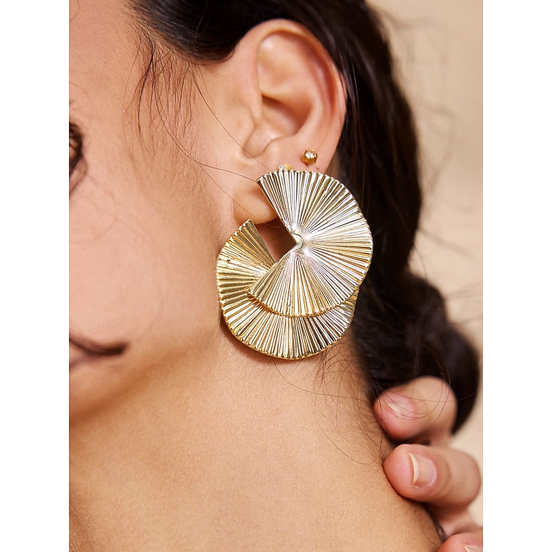 Women's Statement Gold Fan-Shaped Earrings, Bold Textured Metal Dangle Earrings for Fashionable Casual and Evening Wear