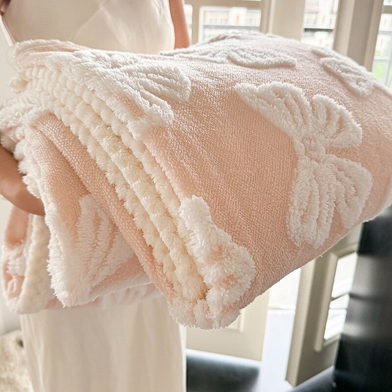 Winter Thickened Blanket Ultra-Soft and Warm Fleece Perfect for Cold Weather Cozy and Comfortable for Bed, Couch, or Lounge Ideal for Winter Home Decor