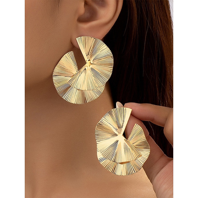 Women's Statement Gold Fan-Shaped Earrings, Bold Textured Metal Dangle Earrings for Fashionable Casual and Evening Wear4