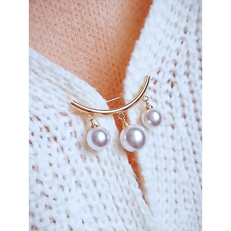 Elegant Pearl Drop Brooch Set with Gold Curved Bar – Triple Pearl Charm Design for Sophisticated and Modern Style