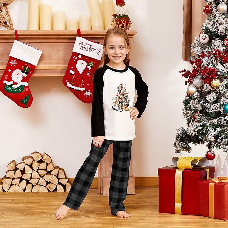 Cat Christmas Trees Family Christmas Pajamas Nightwear Men's Women's Boys' Girls' Family Matching Outfits Sweet Plaid Pattern Adults Kid's Christmas New Year Christmas Eve Christmas Vacation Home Wear2