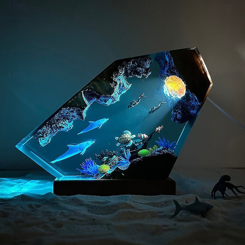Handmade Ocean Resin Night Light, Dolphin and Turtle Resin Night Light Couple Diver Exploring Underwater World Clownfish Water Grass, USB Wooden Table Lamp for Home & Office Decor, Unique Art Ornament & Christmas Gift