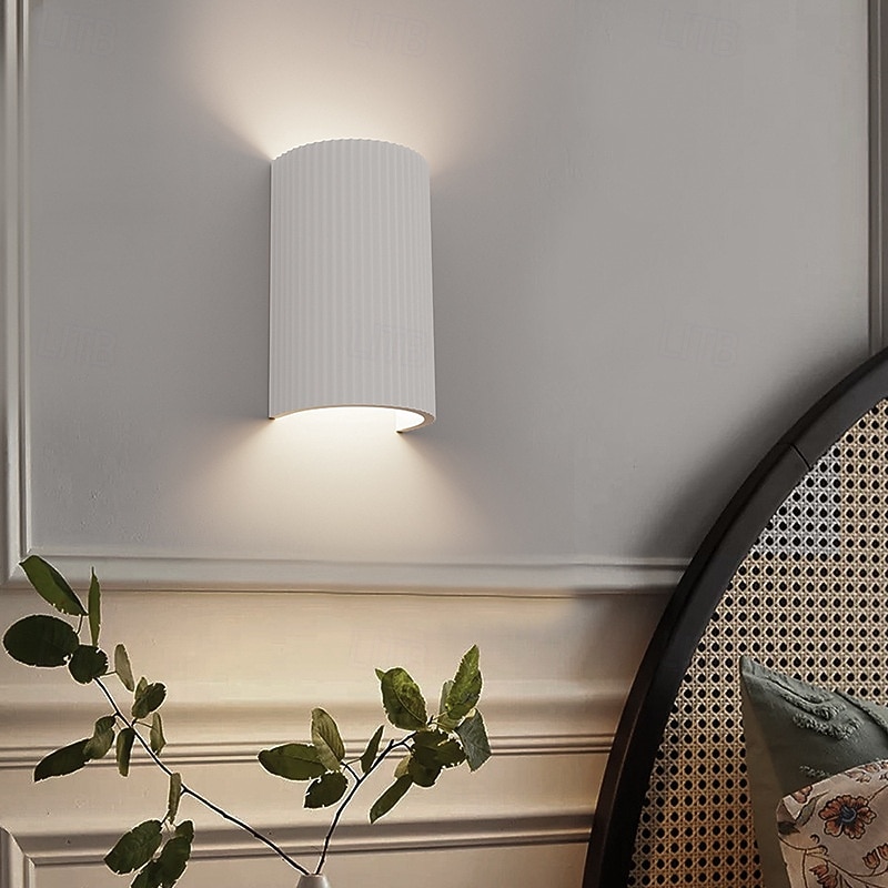 Wall Light Simple LED Wall Sconce with Bulb Modern Resin Indoor Wall Lighting Up Down Spotlight Bedside Decor Lamp 110-240V 5W4