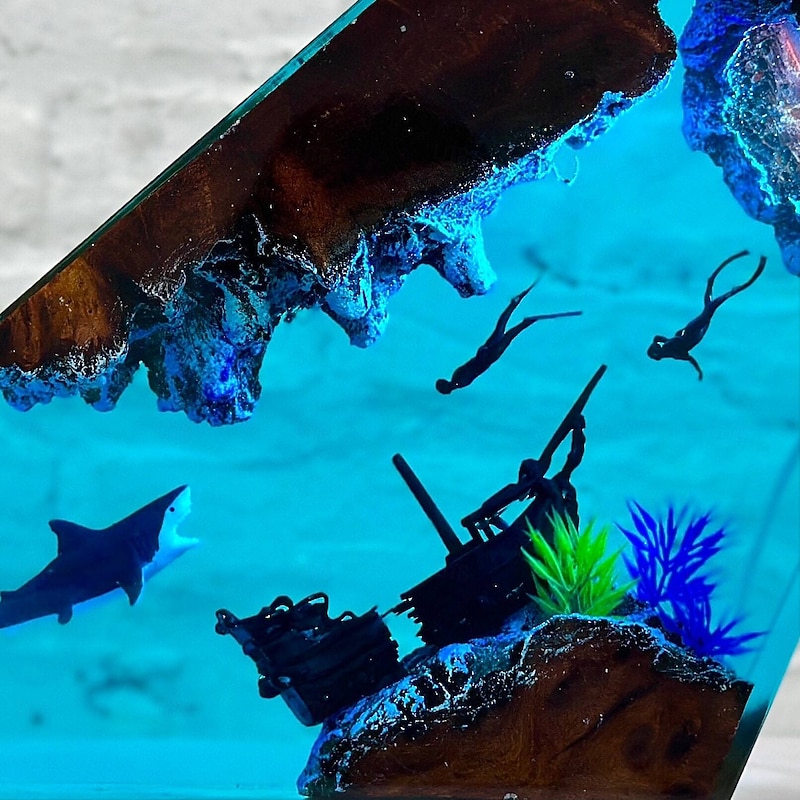 Handmade Ocean Resin Night Light, Great White Shark and Couple Diver Night Light, USB Wooden Table Lamp for Home & Office Decor, Unique Art Ornament & Christmas Gift3