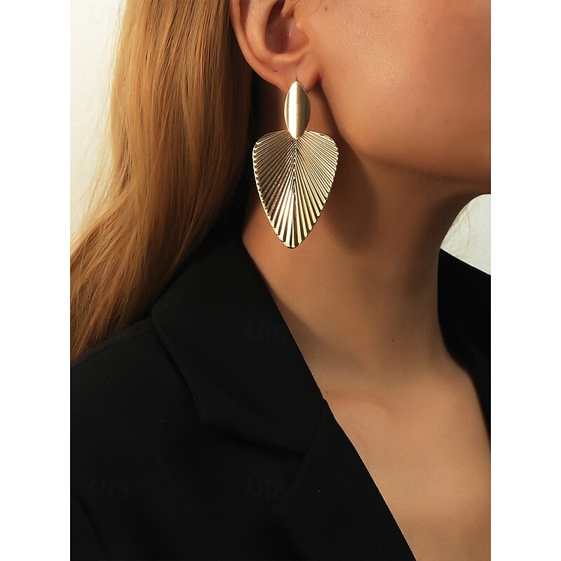 Women's Gold Leaf-Shaped Statement Earrings – Elegant Geometric Drop Earrings for Parties and Special Occasions3