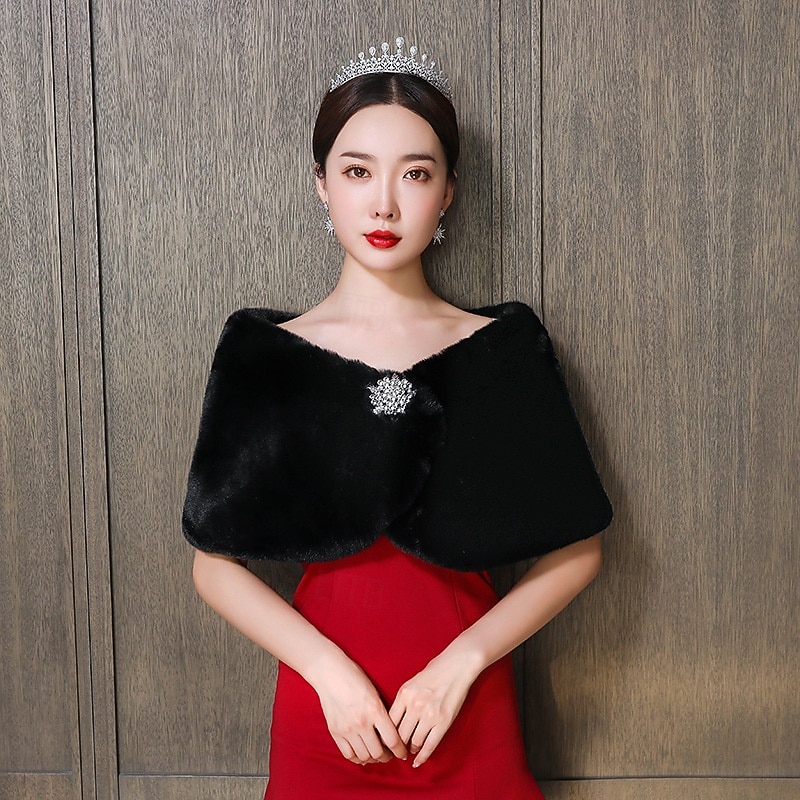 Faux Fur Shawl Wrap Stole Shrug Winter Bridal Wedding Scarf Wrap with Faux Pearl Rhinestone Brooches for Women 1920s