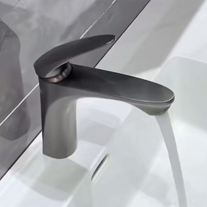 Basin Mixer Tap Bathroom Basin Faucet Brass Sink Mixer Tap Hot & Cold Single Handle Bathroom Sink Faucet4