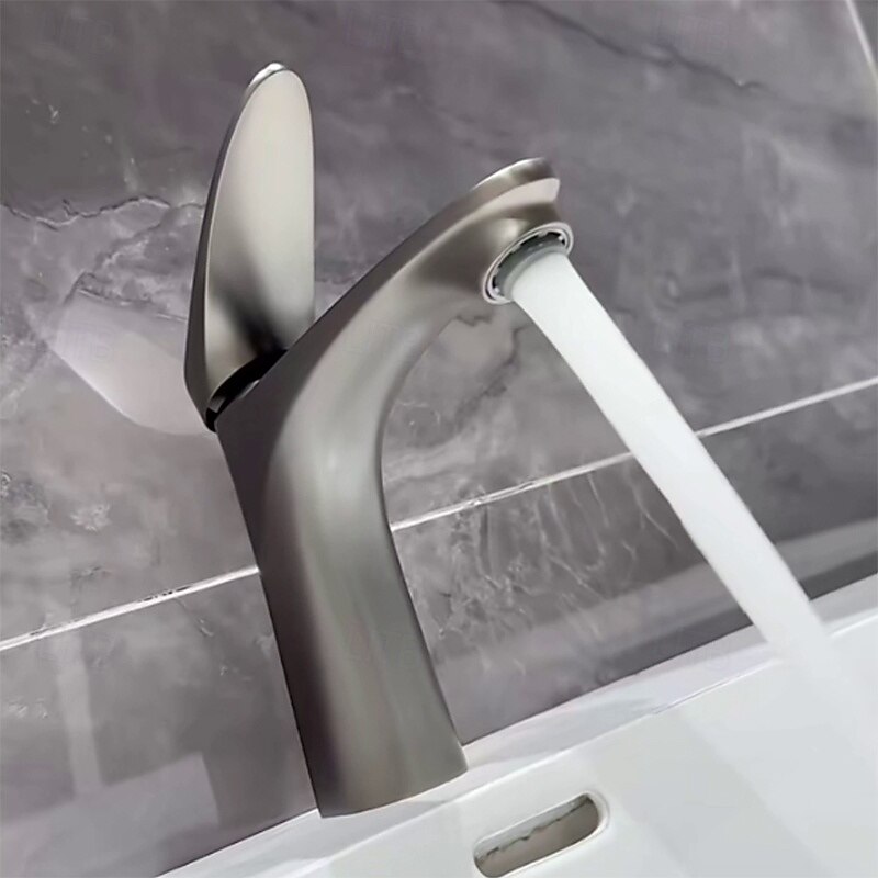 Basin Mixer Tap Bathroom Basin Faucet Brass Sink Mixer Tap Hot & Cold Single Handle Bathroom Sink Faucet3