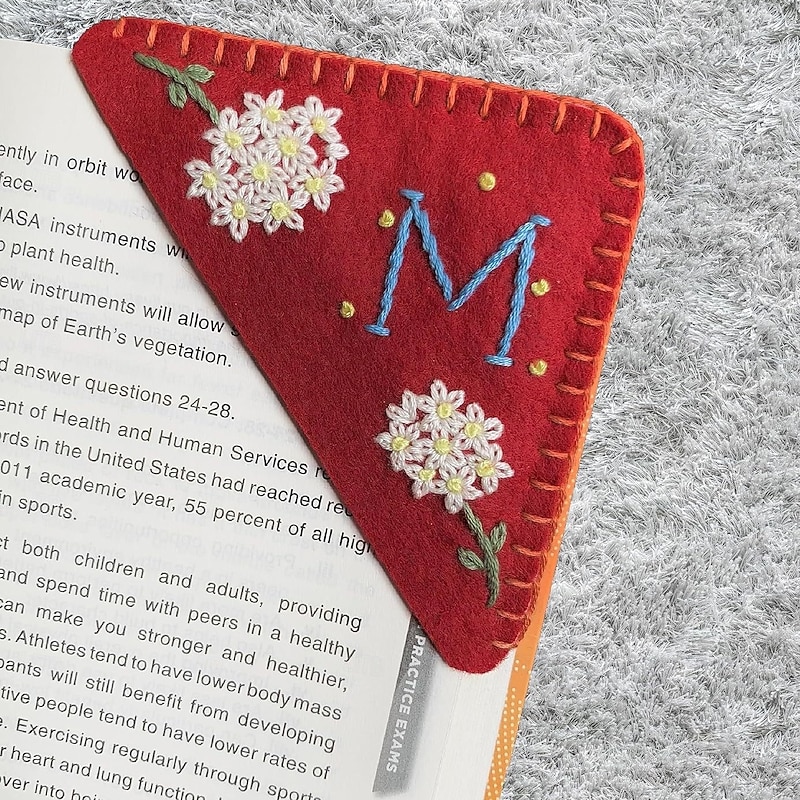 Valentine's Day Personalized Hand Embroidered Corner Bookmark, Red Handmade Embroidery Felt Triangle Page Corner Bookmark for Women, Romantic Handmade Bookmarks