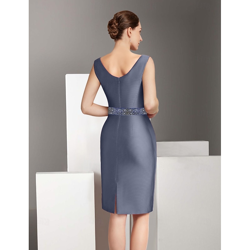 Two Piece Sheath / Column Dress Suit Mother of the Bride Dress Elegant Vintage V Neck Knee Length Satin 3/4 Length Sleeve with Feather Beading Race Day Dress3