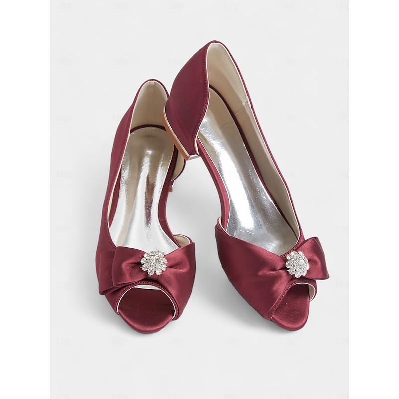 Elegant flats crafted in luxurious satin with a sparkling rhinestone bow, perfect for bridesmaids, wedding guests, or formal evening events.4